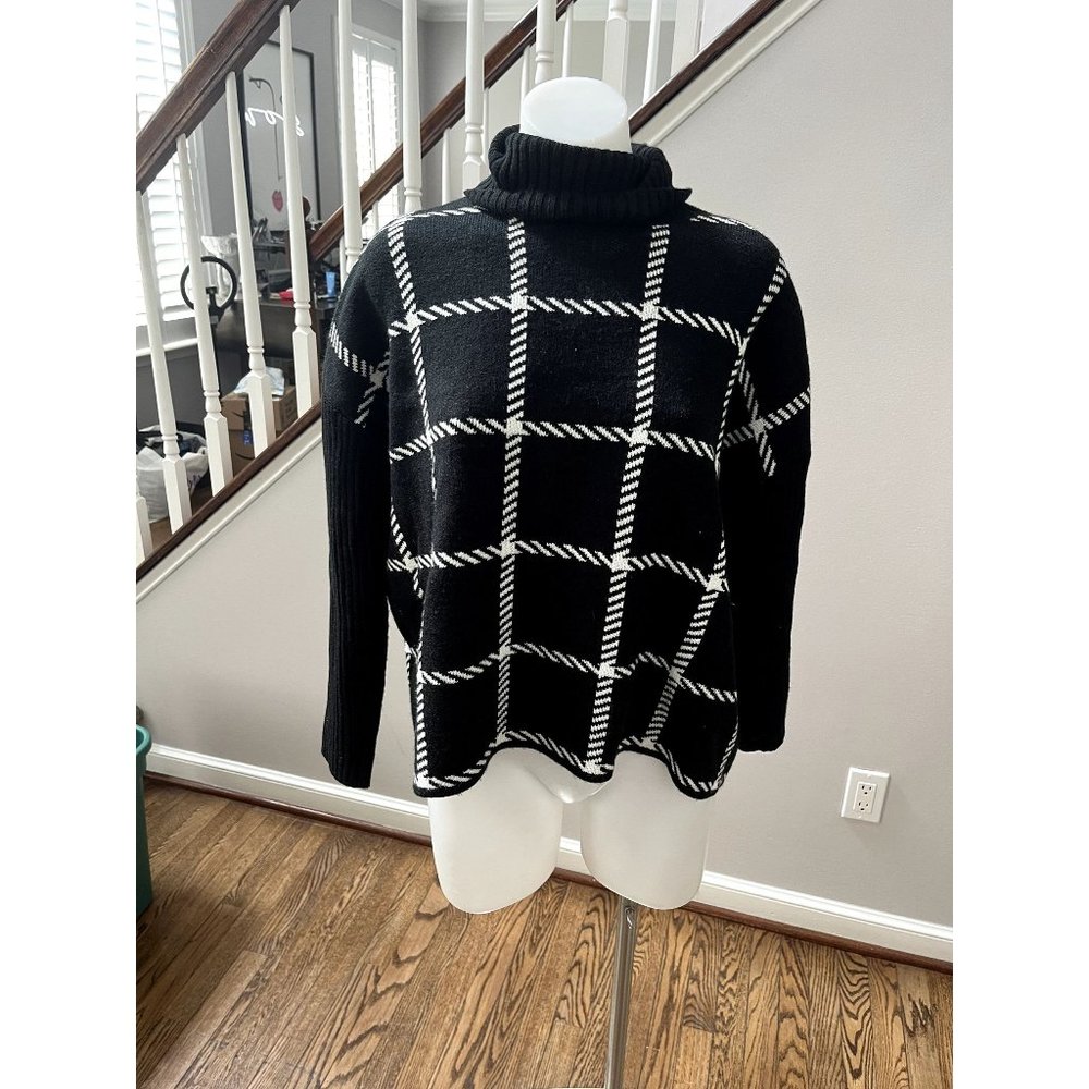 Central Park West New York Black and White Turtleneck Sweater Size L